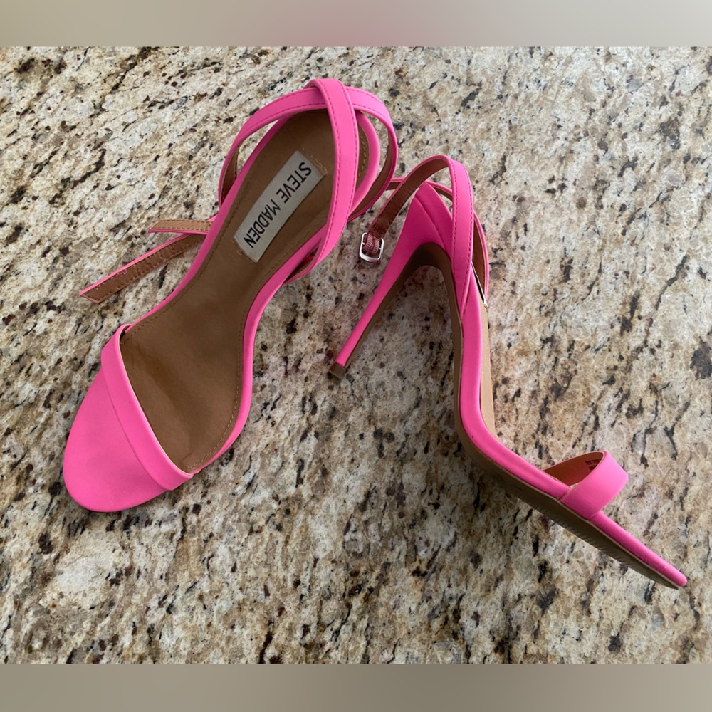 STEVE MADDEN - Hot Pink Sandals